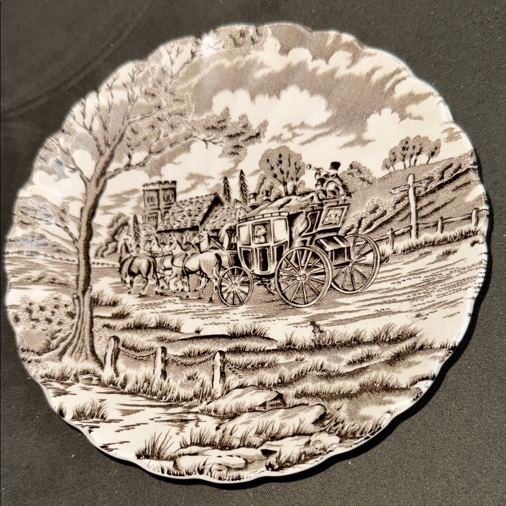 Vintage Royal Mail  Scenic Plate with Horse Carriage Design
